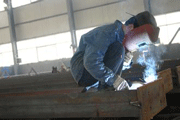 焊接现场使用防飞溅液将焊渣与焊件高效分离